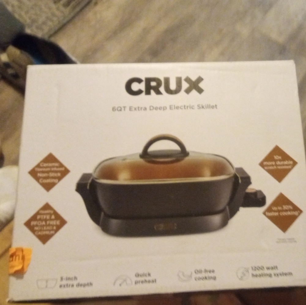 Black Extra Deep Electric Skillet